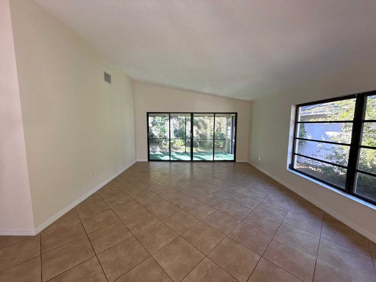 100 Golfview Dr - Photo 2 of 17