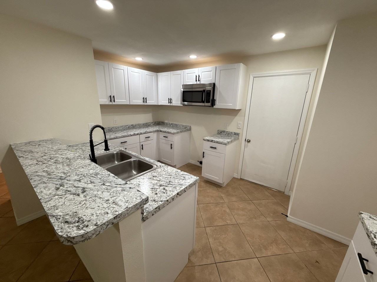 100 Golfview Dr - Photo 5 of 17