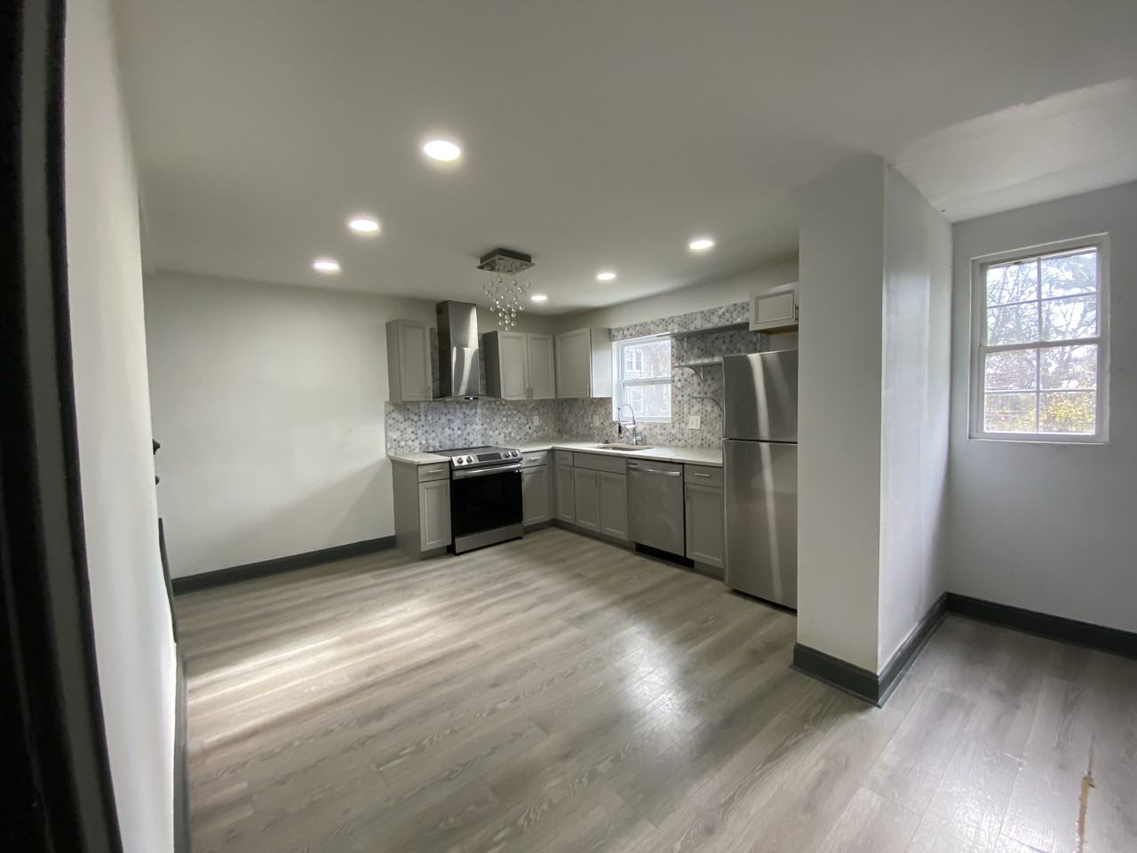 1275 E Kossuth St - Photo 4 of 18