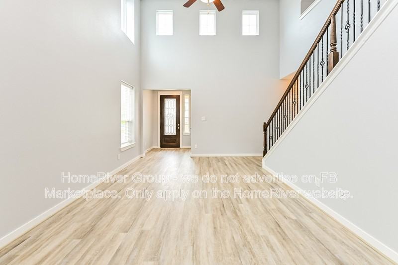 16807 Lisbon Ln - Photo 3 of 19