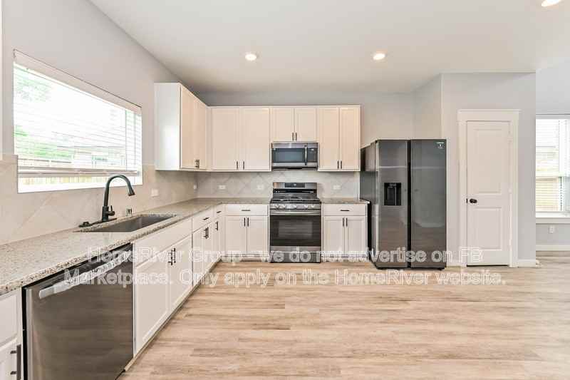 16807 Lisbon Ln - Photo 7 of 19