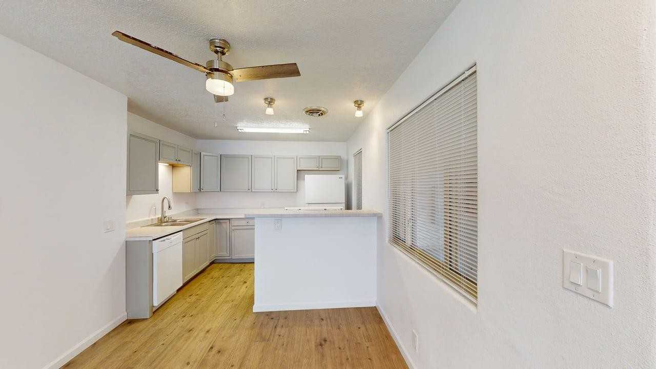 9111 Indian School Rd Ne - Photo 6 of 40