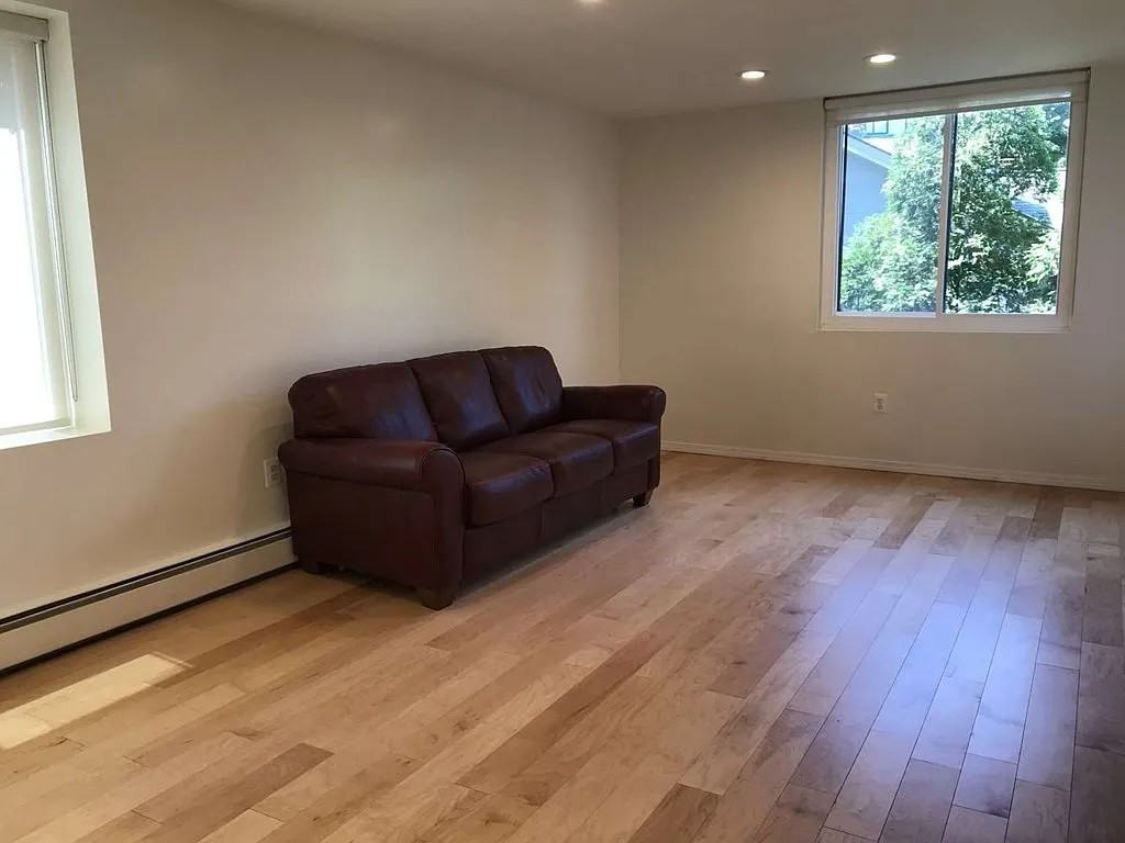 321 Harvard St #304 - Photo 3 of 16