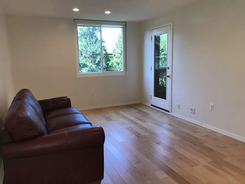 321 Harvard St #304 - Photo 5 of 16