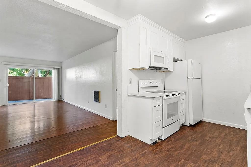 1010 W Macarthur Blvd #44 - Photo 3 of 10