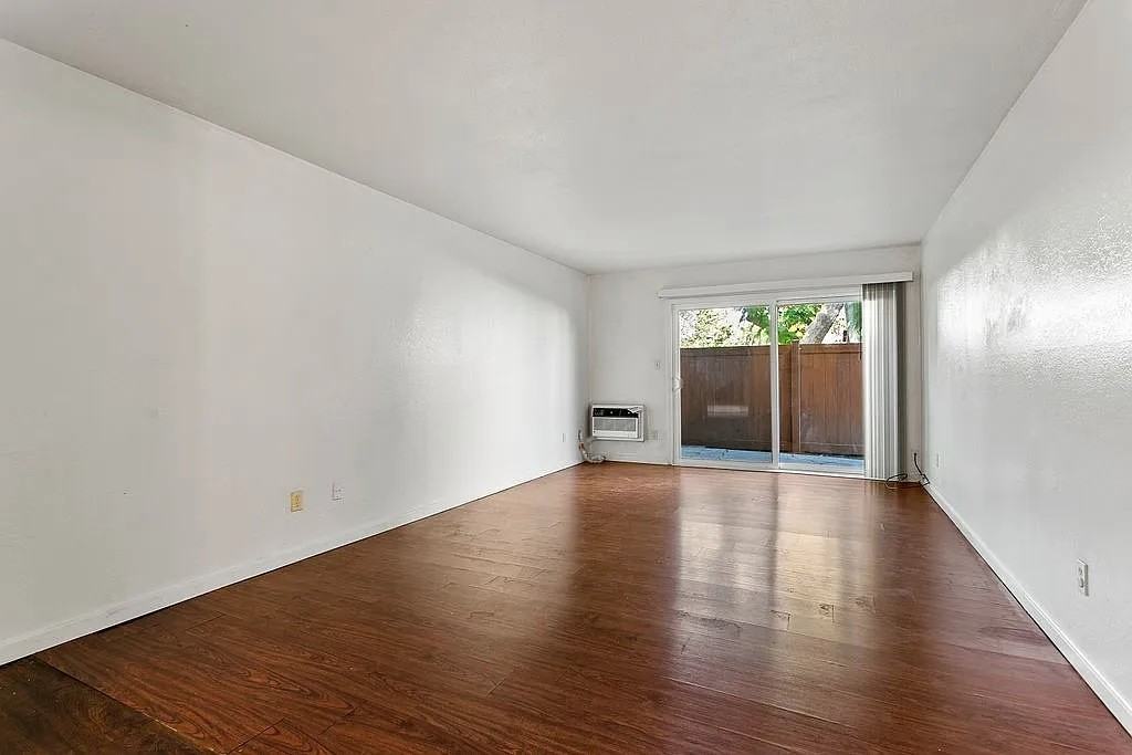 1010 W Macarthur Blvd #44 - Photo 6 of 10