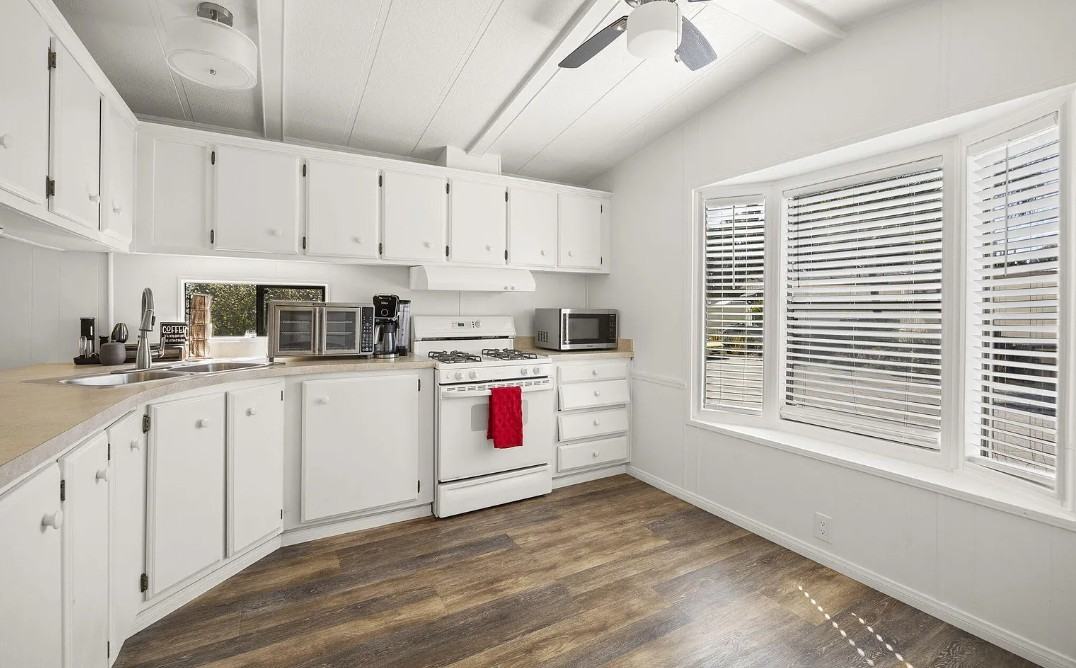 7368 Hollister Ave - Photo 4 of 11