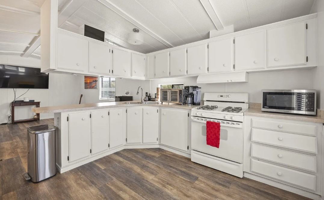 7368 Hollister Ave - Photo 5 of 11