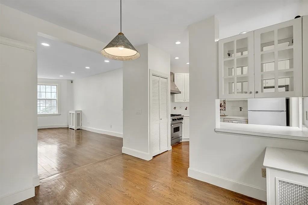 141 Beaconsfield Rd #6 - Photo 4 of 16