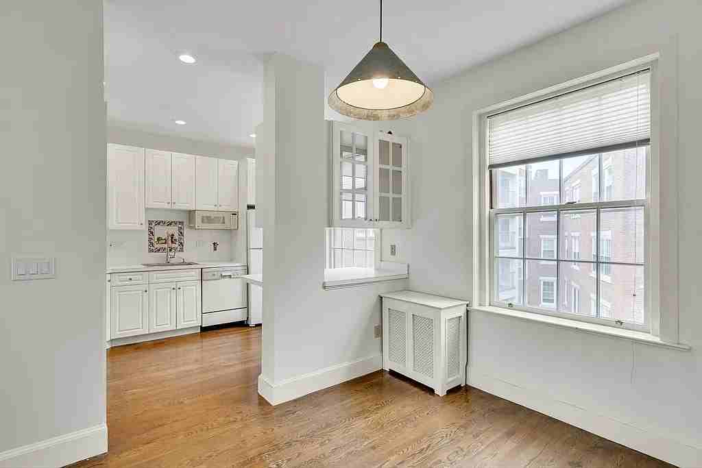 141 Beaconsfield Rd #6 - Photo 5 of 16