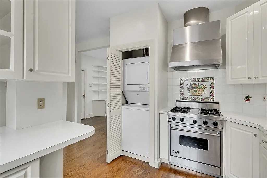 141 Beaconsfield Rd #6 - Photo 6 of 16