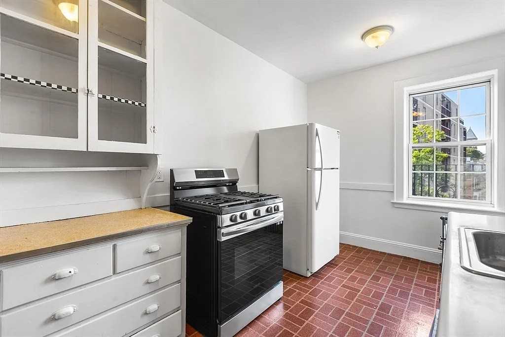 285 Harvard St #408 - Photo 7 of 14