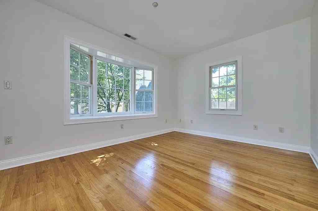 32 Beach St #1 - Photo 5 of 10