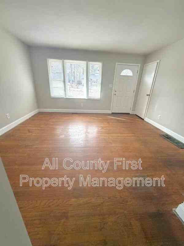 3236 Renault Rd Se - Photo 3 of 18