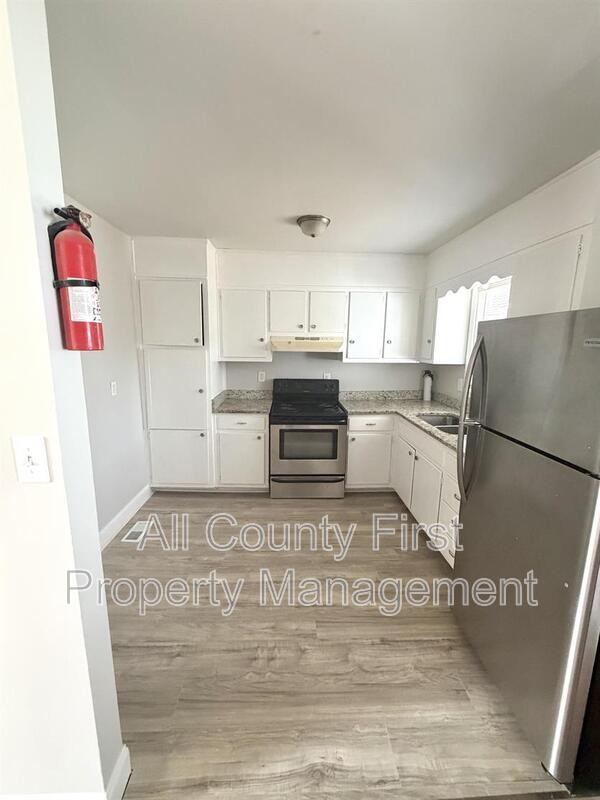 3236 Renault Rd Se - Photo 6 of 18