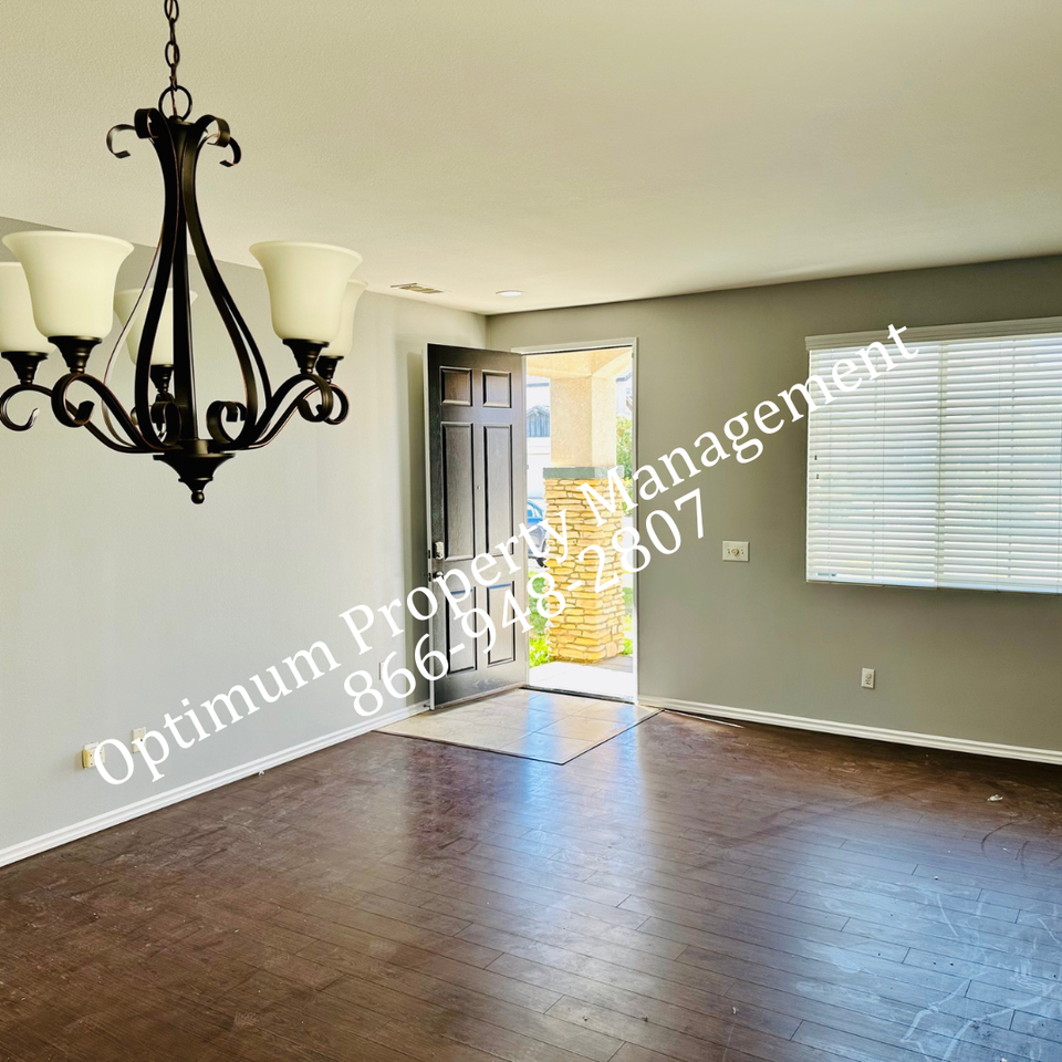 12962 Tehachapi St - Photo 5 of 38