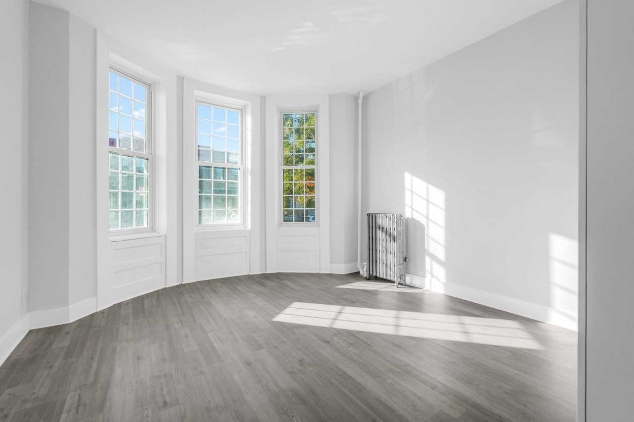 345 E 35th St #1 - Photo 3 of 20