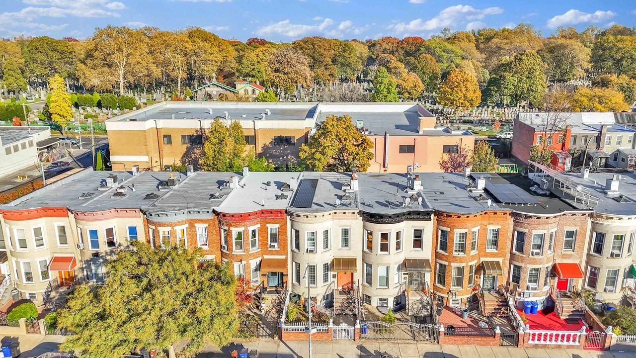 345 E 35th St #1 - Photo 4 of 20