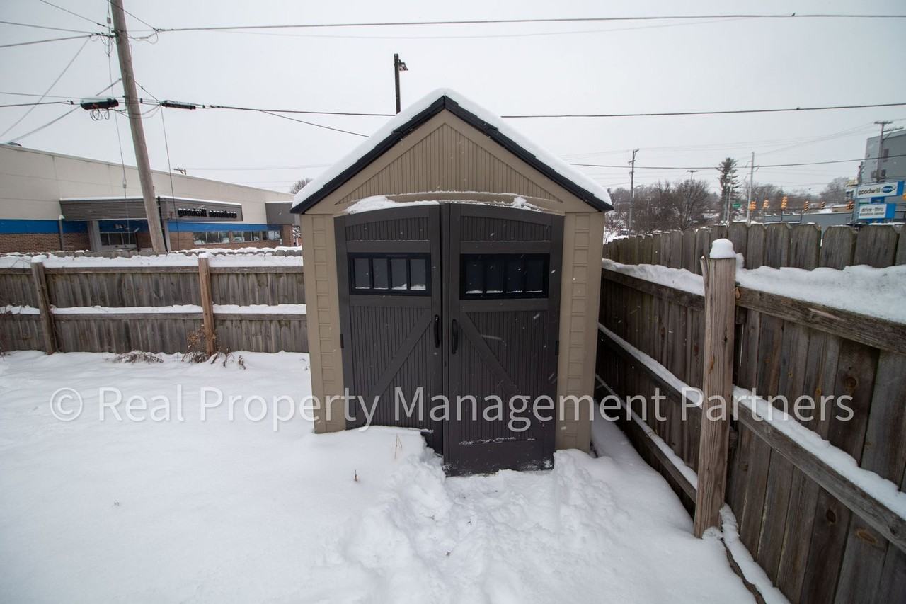 945 Crescent St Ne - Photo 5 of 5