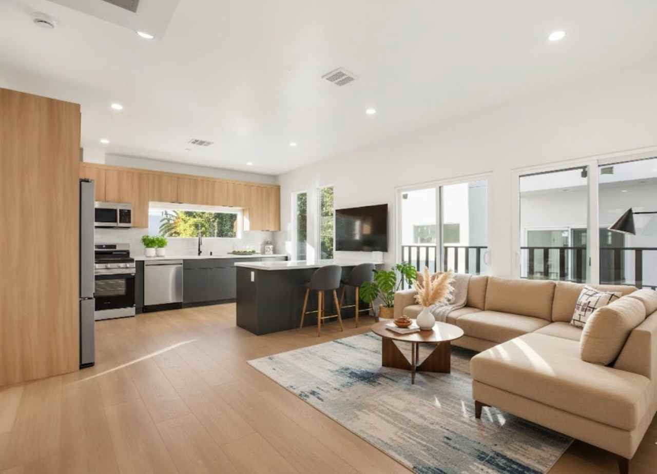 828 N Detroit St - Photo 5 of 50