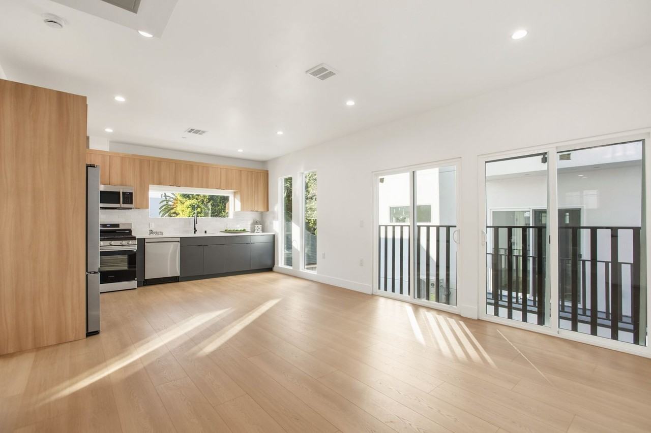 828 N Detroit St - Photo 6 of 50