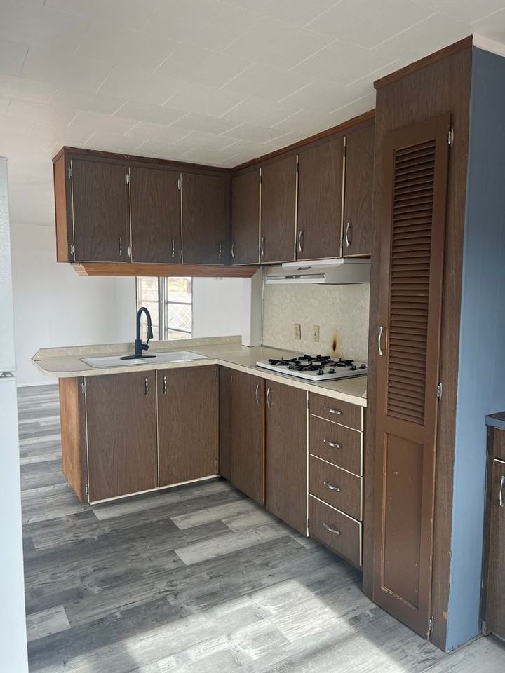 218 E 1/2 St N #B - Photo 4 of 17