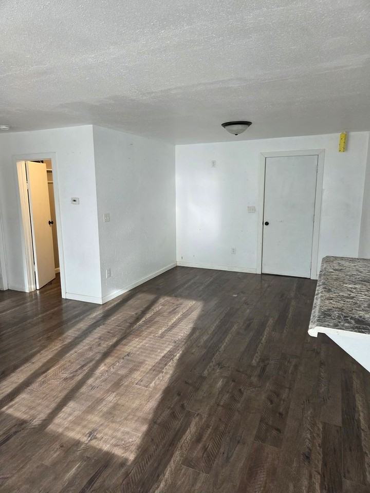 724 3rd St Ne - Photo 5 of 7