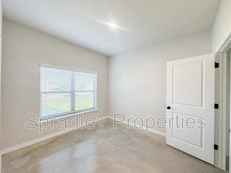 305 Juniper Dr Unit A - Photo 4 of 17