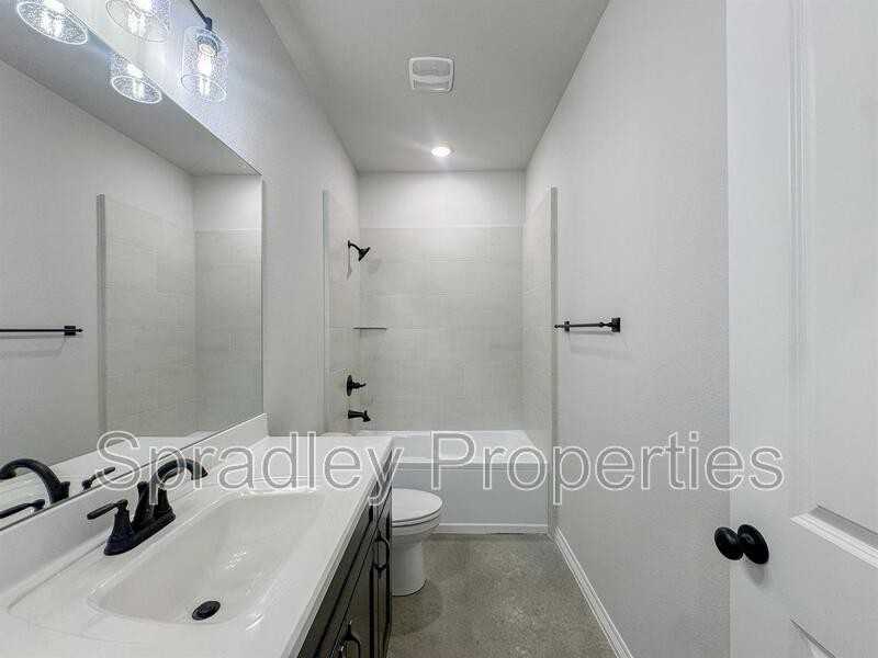 305 Juniper Dr Unit A - Photo 7 of 17