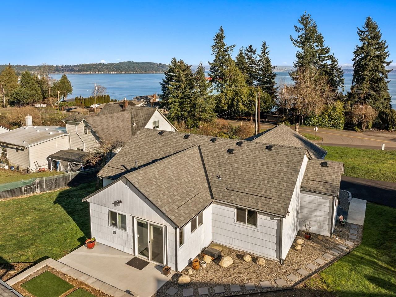 1672 Colchester Dr E - Photo 4 of 25