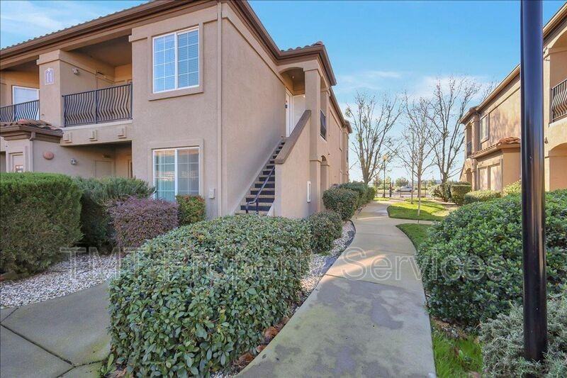 4200 E Commerce Way #1012 - Photo 2 of 14