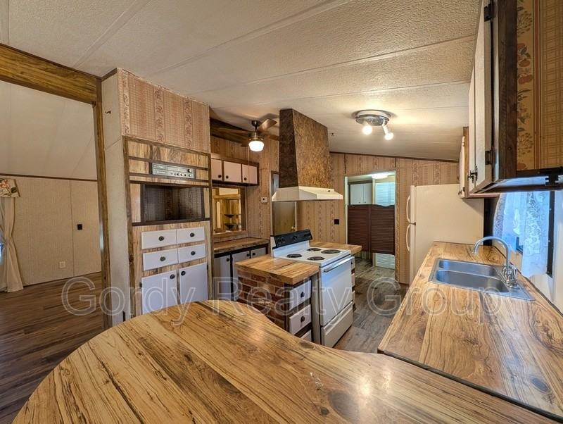 6511 Blue Springs Rd - Photo 5 of 14