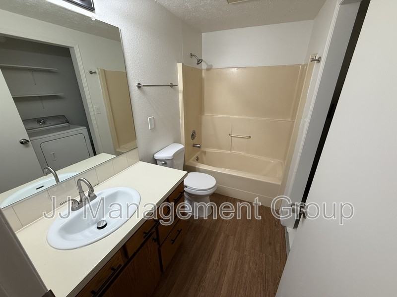 1227 2nd St - Photo 4 of 10