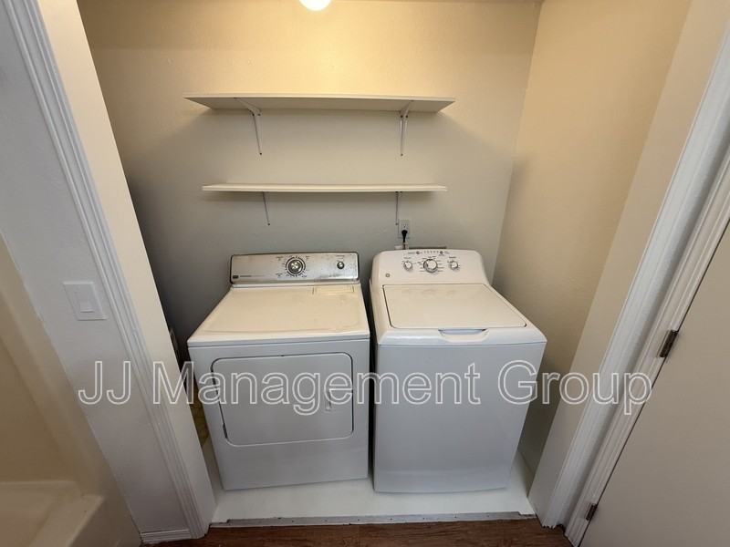 1227 2nd St - Photo 5 of 10