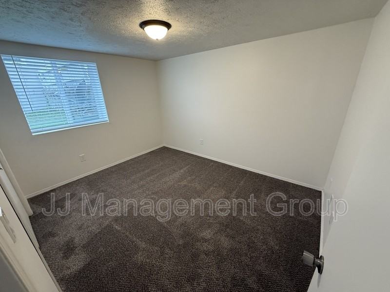 1227 2nd St - Photo 7 of 10