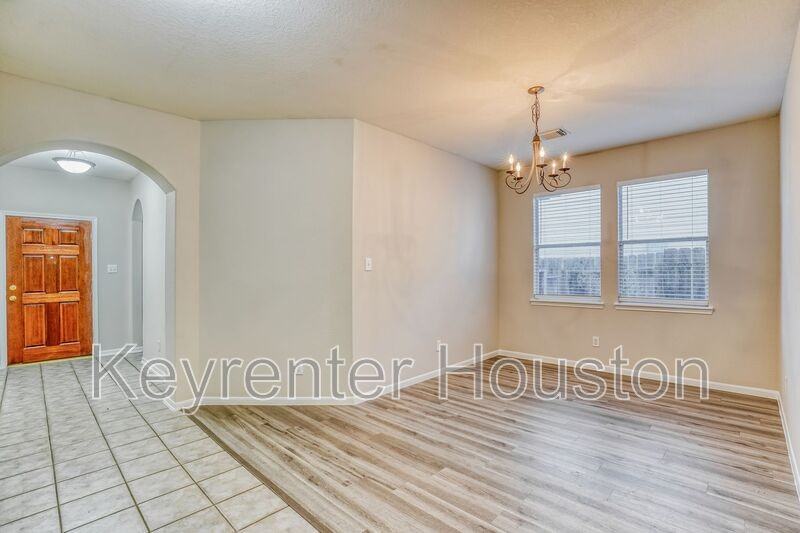 21615 Balsam Brook Ln - Photo 3 of 15