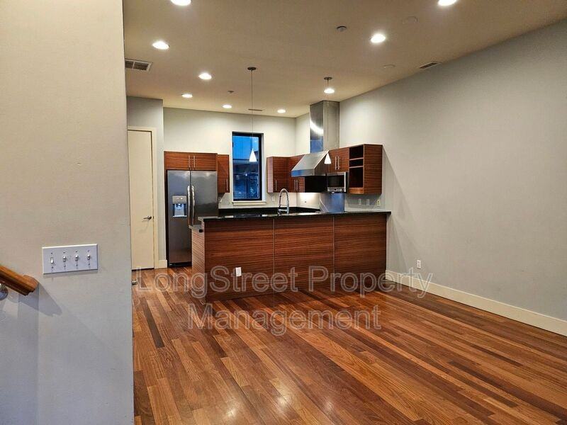 2176 Nw 16th Ave - Photo 7 of 35