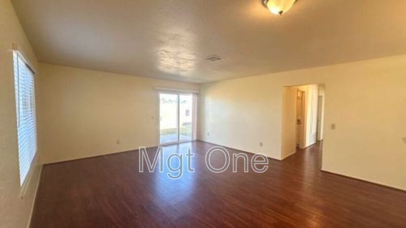 24382 Delphinium Ave - Photo 4 of 16