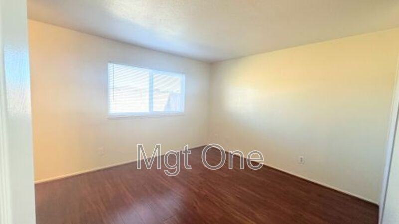 24382 Delphinium Ave - Photo 6 of 16