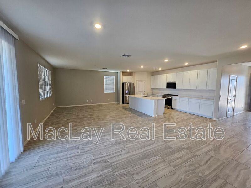 3010 E Augusta Ave - Photo 6 of 36