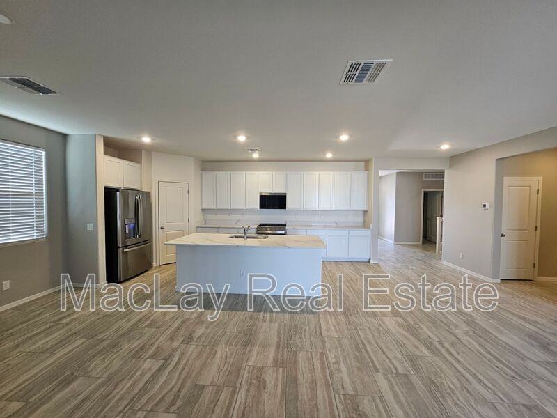 3010 E Augusta Ave - Photo 7 of 36