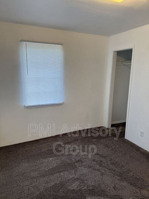 203 Sw Heights Rd - Photo 3 of 9