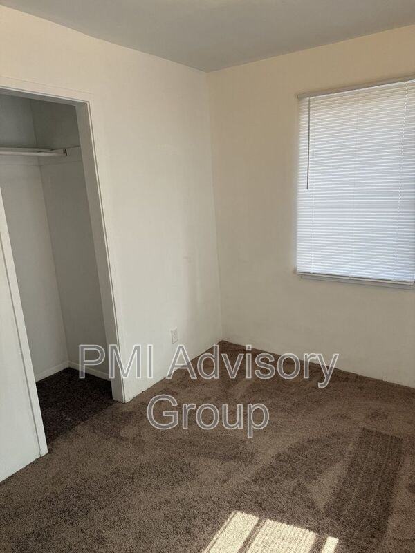 203 Sw Heights Rd - Photo 4 of 9