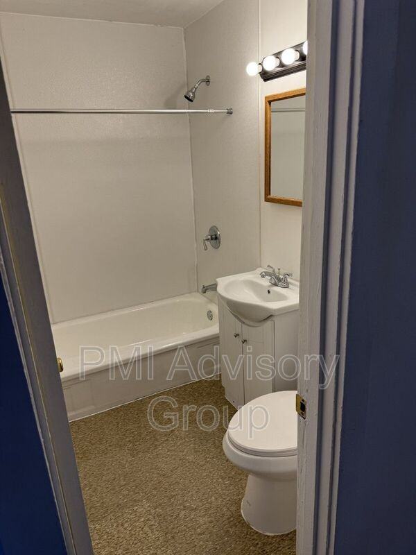 203 Sw Heights Rd - Photo 6 of 9