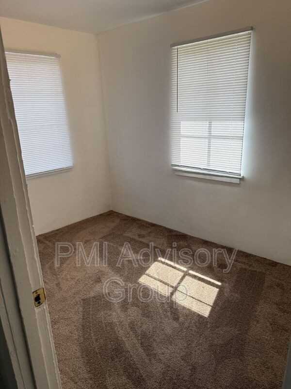 203 Sw Heights Rd - Photo 7 of 9