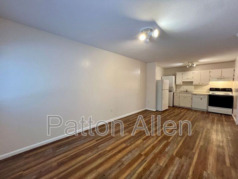 93 Citadel Dr - Photo 2 of 15