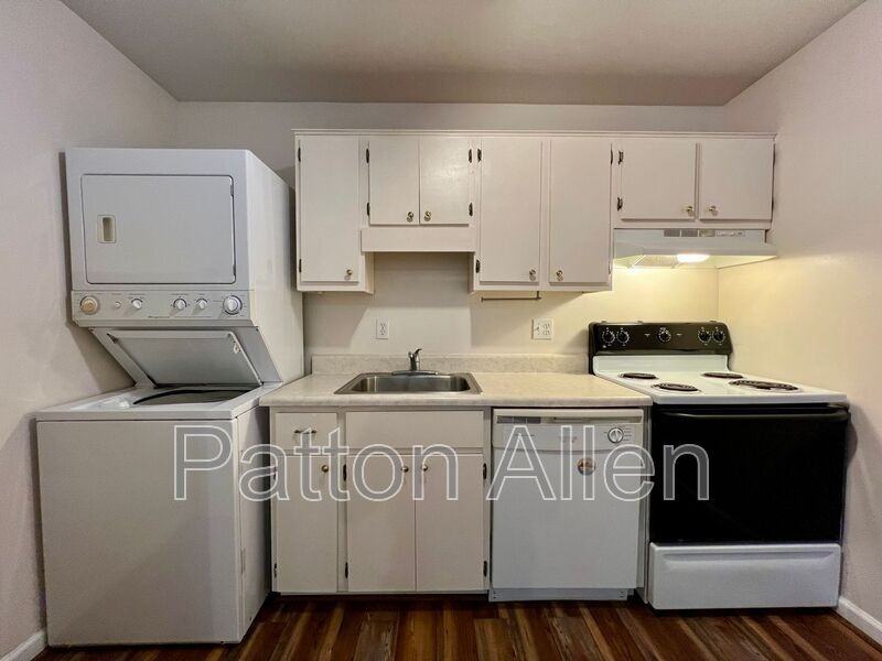 93 Citadel Dr - Photo 3 of 15