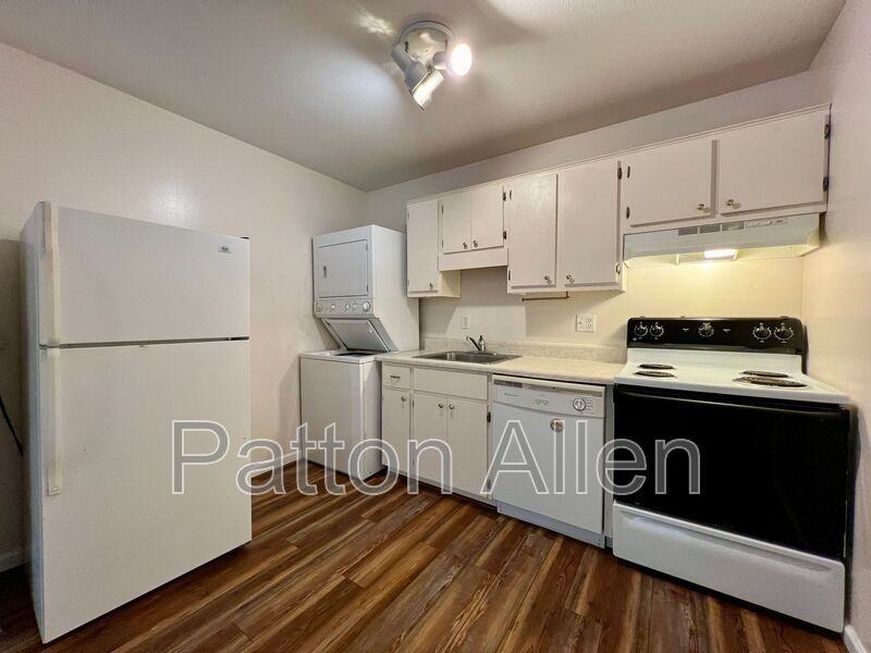 93 Citadel Dr - Photo 4 of 15