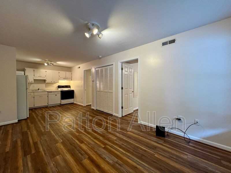 93 Citadel Dr - Photo 5 of 15