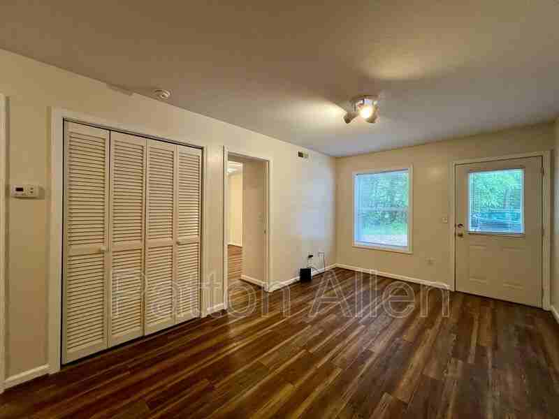 93 Citadel Dr - Photo 6 of 15